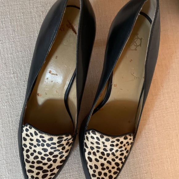 Black Ann Taylor Pumps with an Animal Print Vamp - Picture 4 of 7